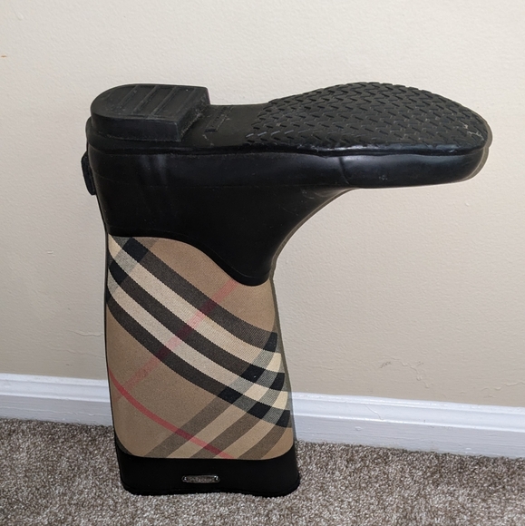 Burberry rain boots/ size 40 womens/ Wellington boots. - Picture 3 of 3